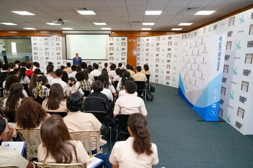 Asociación Cibao impulsa la educación financiera en la SEF 2025
