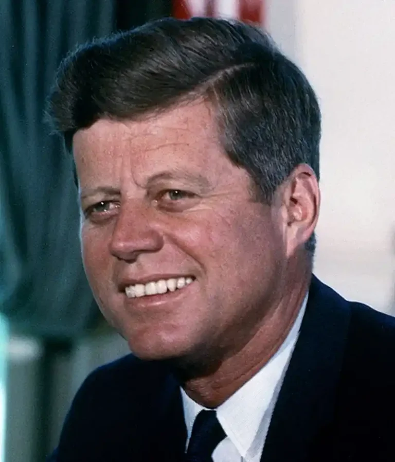 Administración Trump publica documentos sobre asesinato de Kennedy