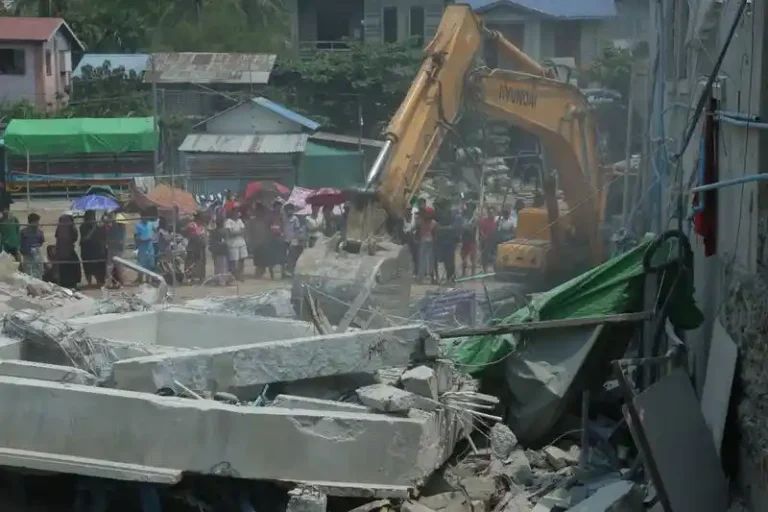 MYANMAR-MANDALAY-TERREMOTO-RESCATE