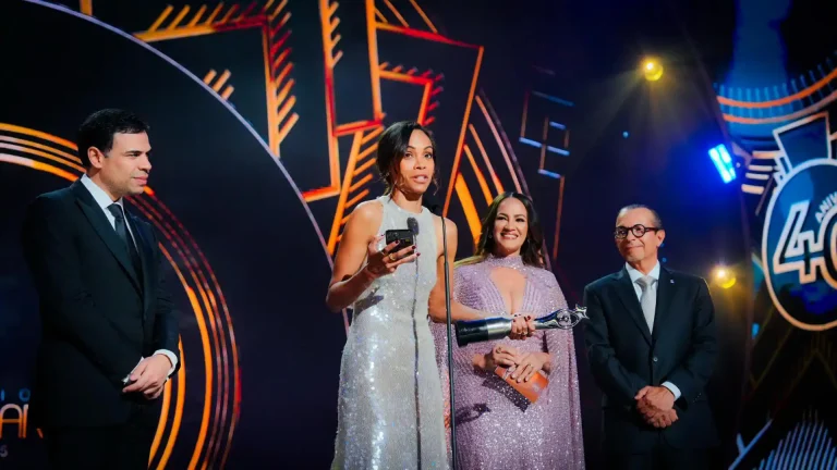 Zoé Saldaña recibe el Gran Soberano