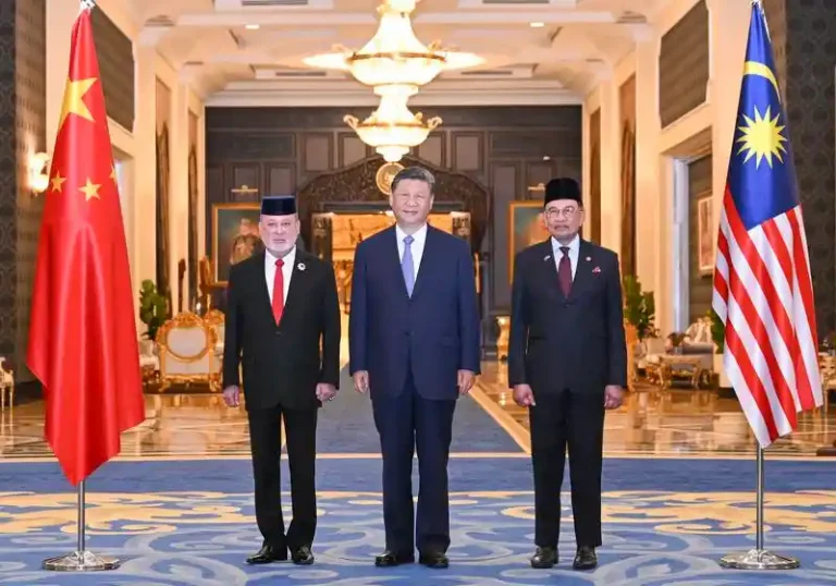 Xi dice que China y Malasia se unirán a países asiáticos en combate a confr