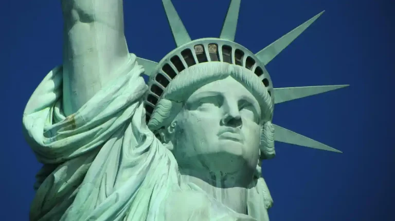 Turismo en EE. UU. cae 9,4% por políticas de Trump, controles fronterizos y guerra comercial