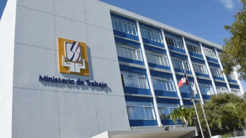 Aumentan 25% salario mínimo en zonas francas