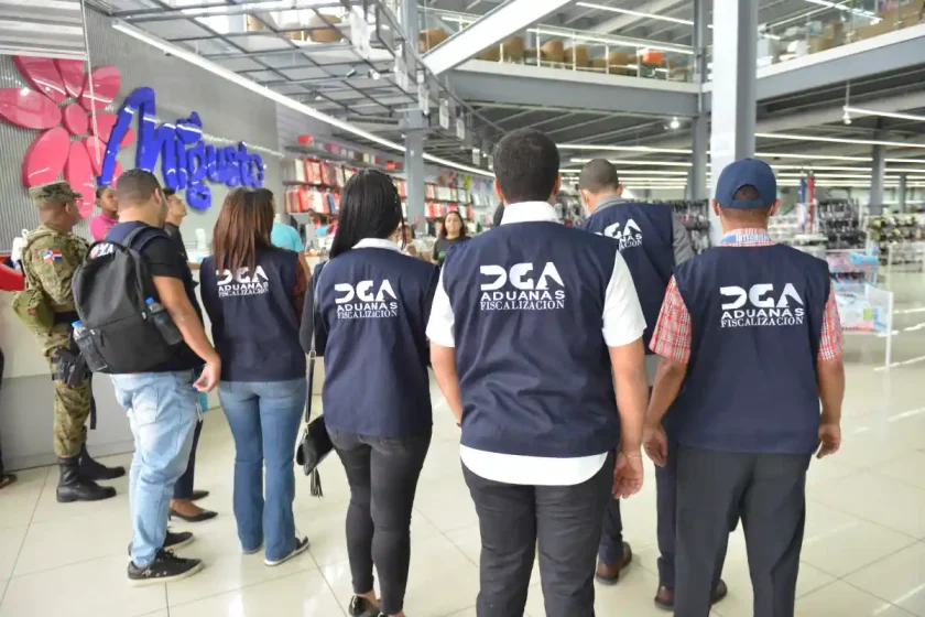 Operativos de Aduanas revelan evasión fiscal en tiendas chinas