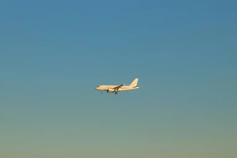 Pakistán reabre espacio aéreo a todas operaciones de vuelo