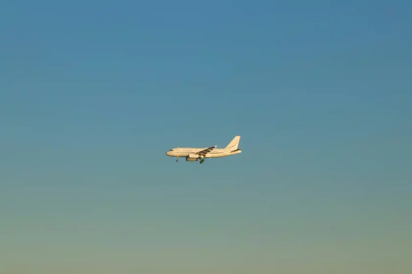 Pakistán reabre espacio aéreo a todas operaciones de vuelo