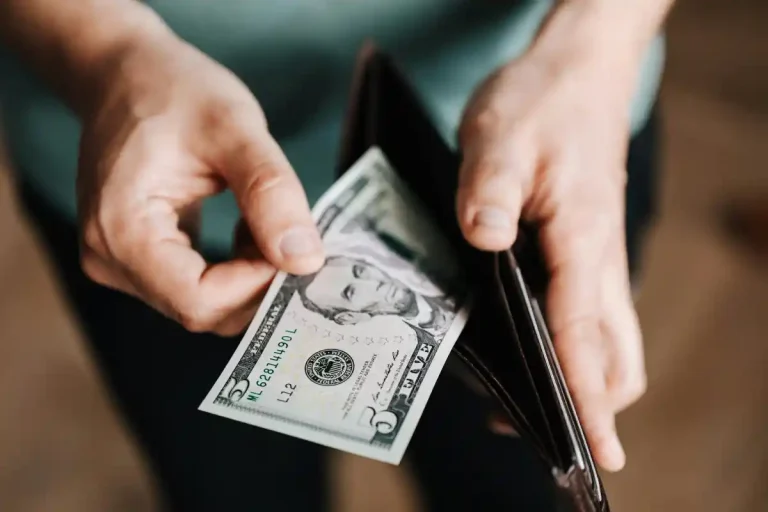 Cómo ahorrar en EE.UU. ante inflación y desempleo: 4 claves