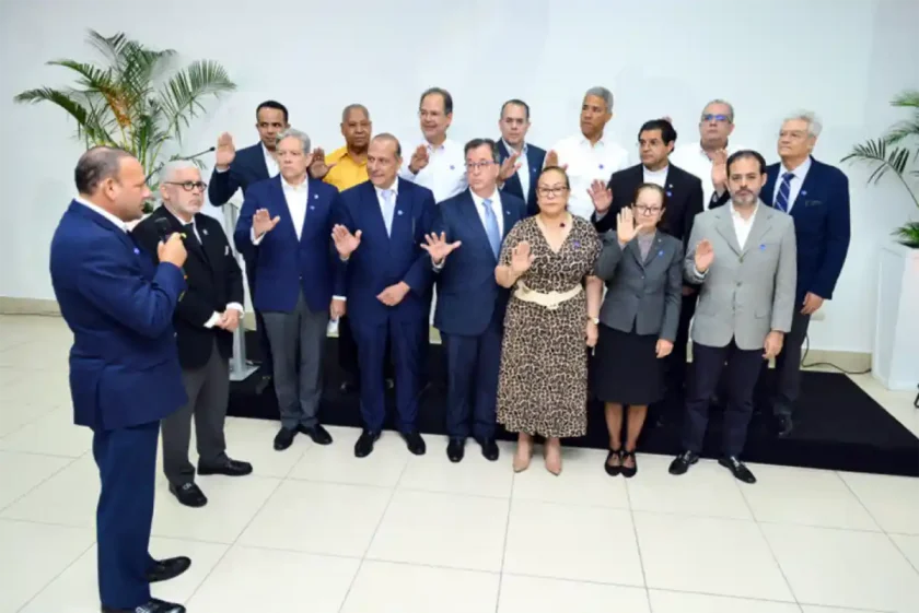 Ricardo Fondeur es electo presidente del CDES en Santiago