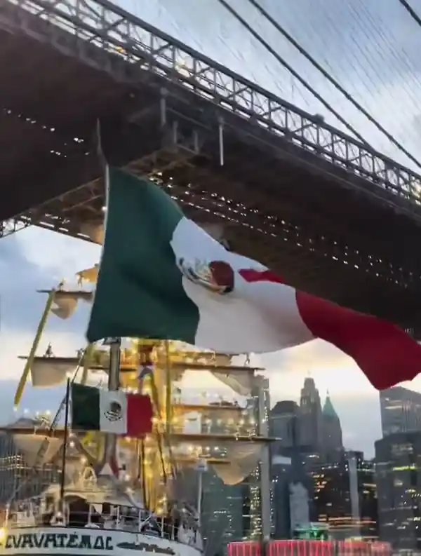 Puente de Brooklyn resiste choque de barco y sigue entre los más vulnerables de EE.UU.