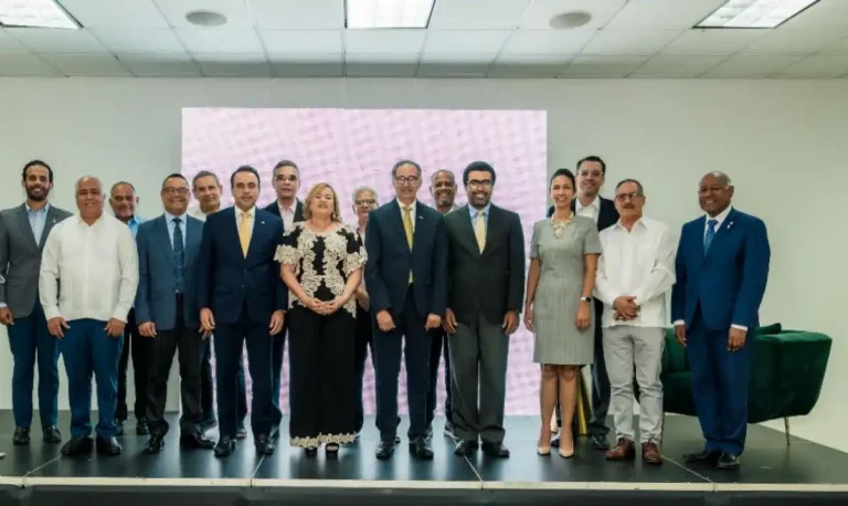 Perspectivas Económicas 2025: ACIS y Banco Caribe lideran análisis en Santiago