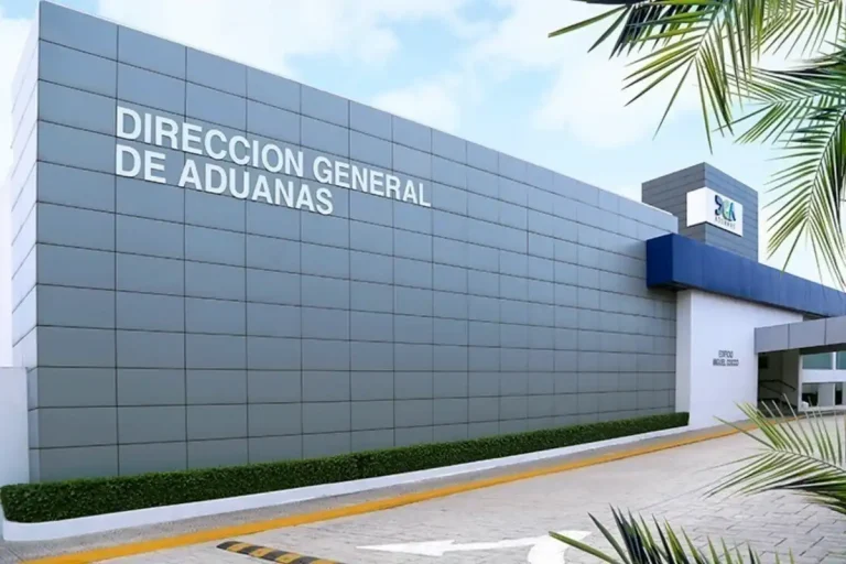 Aduanas rompe récord de recaudación en 2025