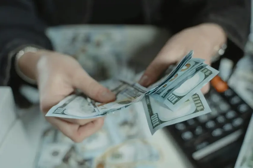 ¿Por qué el dólar pierde valor durante el mandato de Trump?
