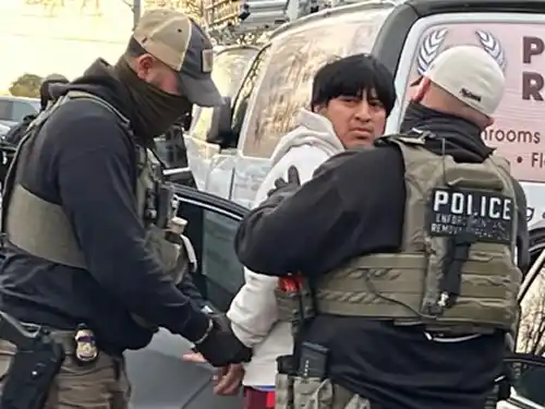 Tiroteo en Nueva York desata ofensiva migratoria de ICE