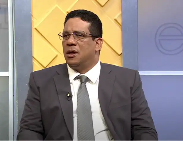 Carlos Pimentel confirma que directores del Intrant firmaron adendas cuestionadas por la Contraloría