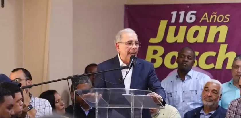 Danilo Medina desafía al PRM: “Si no saben gobernar, déjennos a nosotros”