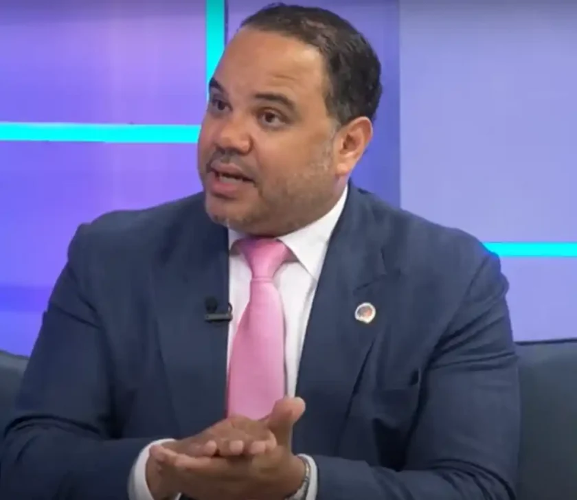 72% de jóvenes en República Dominicana trabaja en la informalidad, revela defensor del pueblo
