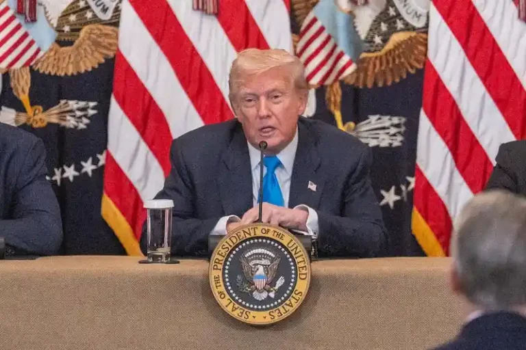 Trump firma orden ejecutiva que modifica aranceles con decenas de socios comerciales