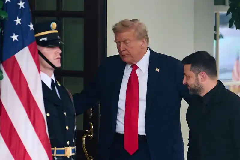 Trump dice haber mantenido conversación telefónica con Putin