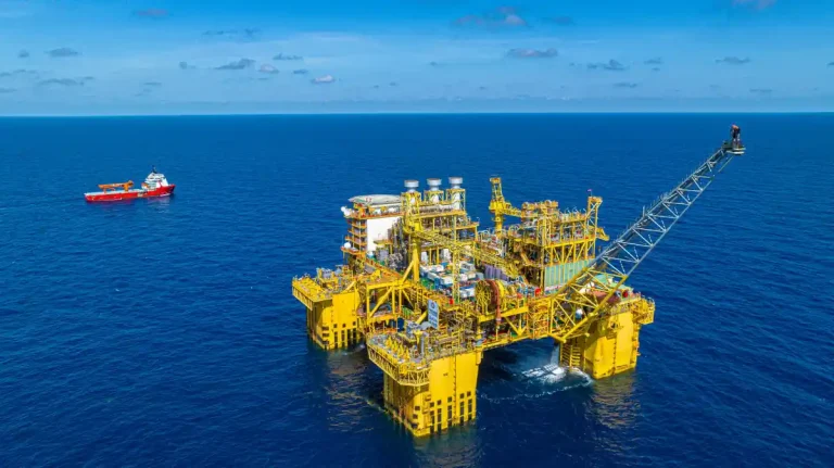 OPEP eleva previsión de demanda mundial de petróleo para 2026
