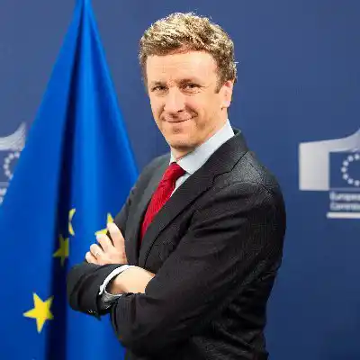 UE suspende aranceles por €93 000 M a EE. UU. tras pacto