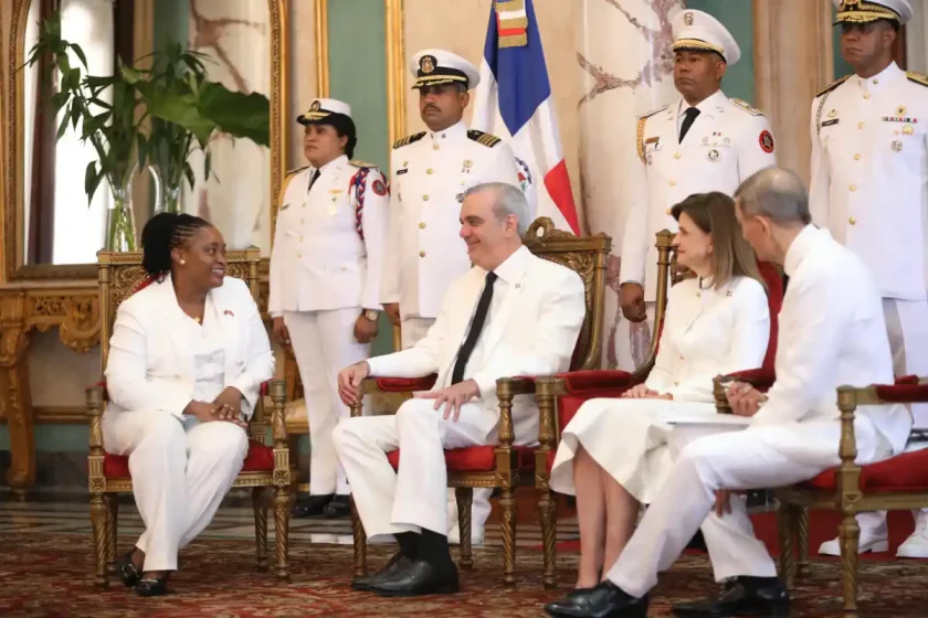 Abinader recibe cartas credenciales de siete nuevos embajadores en República Dominicana