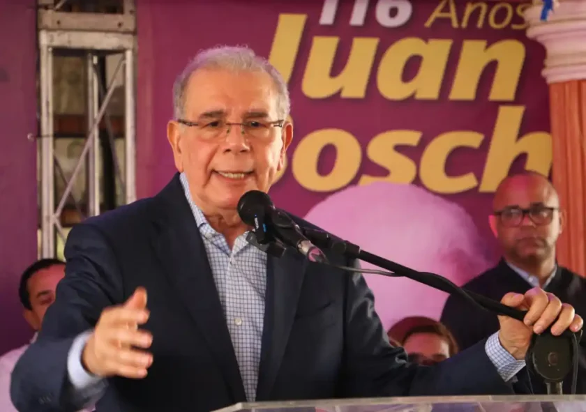 Danilo Medina culpa al gobierno por los apagones y descarta debate con Abinader por considerarlo “humillación