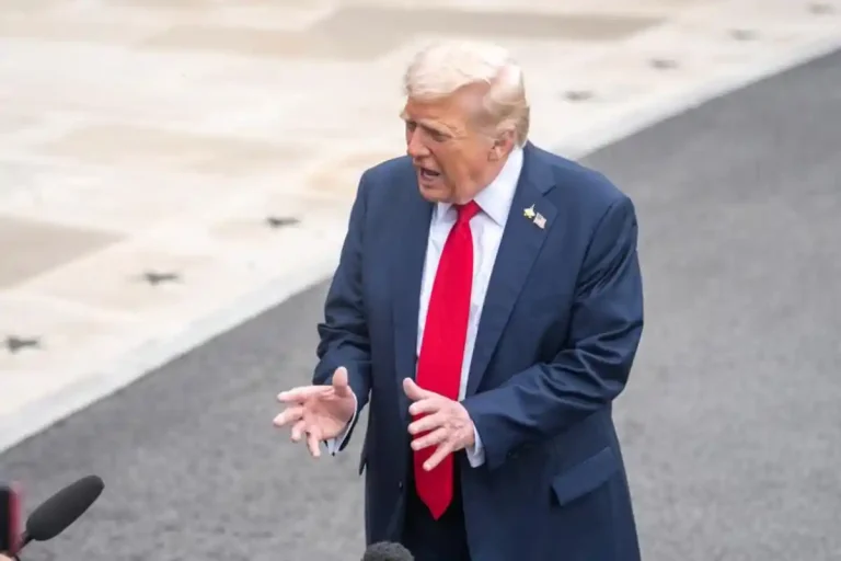 Trump amenaza con "despedir a mucha gente" si se produce el cierre del Gobierno