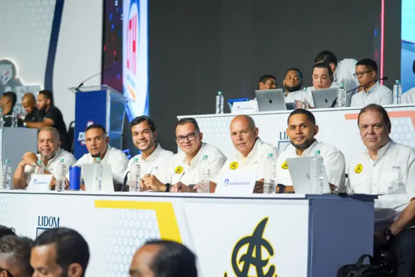 Águilas Cibaeñas seleccionan a Edward Florentino como su primer pick en el sorteo de novatos de Lidom 2025