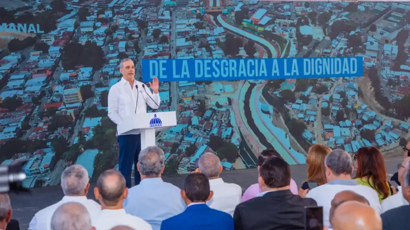 Abinader presenta avances del saneamiento del Arroyo Gurabo