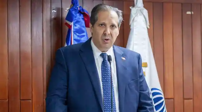 Víctor Atallah pide esperar investigación sobre escándalo de corrupción en SENASA