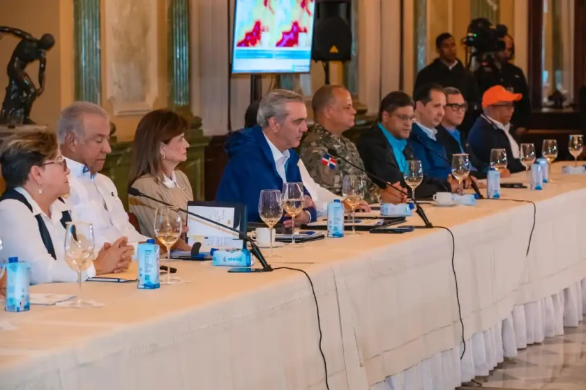 Abinader ordena suspensión de docencia y labores por tormenta Melissa