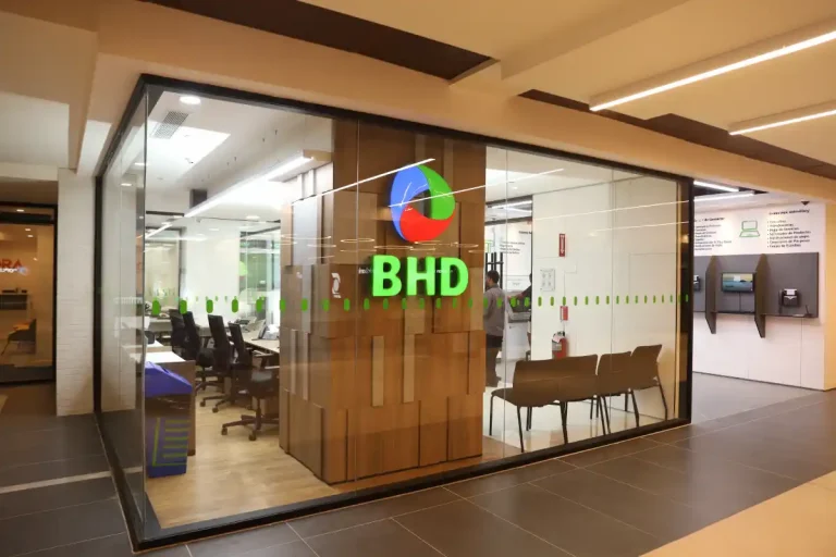 Banco BHD inaugura moderna sucursal en Ágora Santiago Center