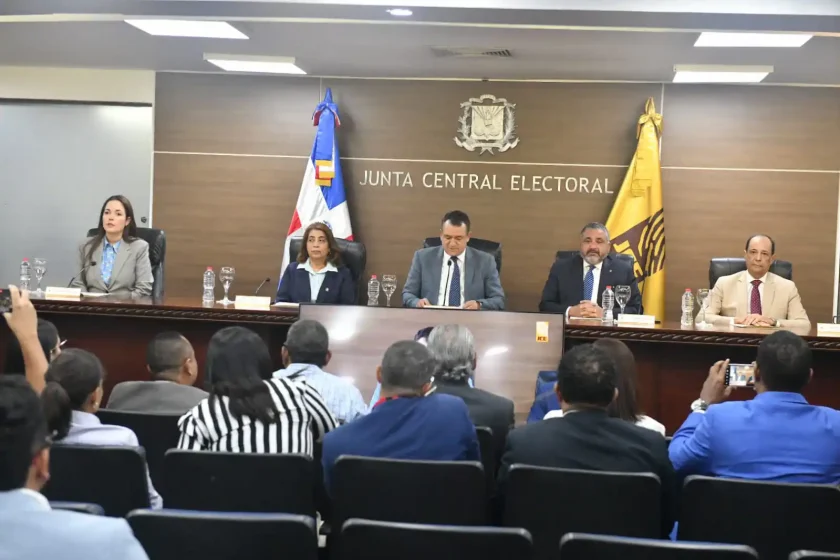 JCE niega rumores: Nueva cédula blindada con estándar ISO.