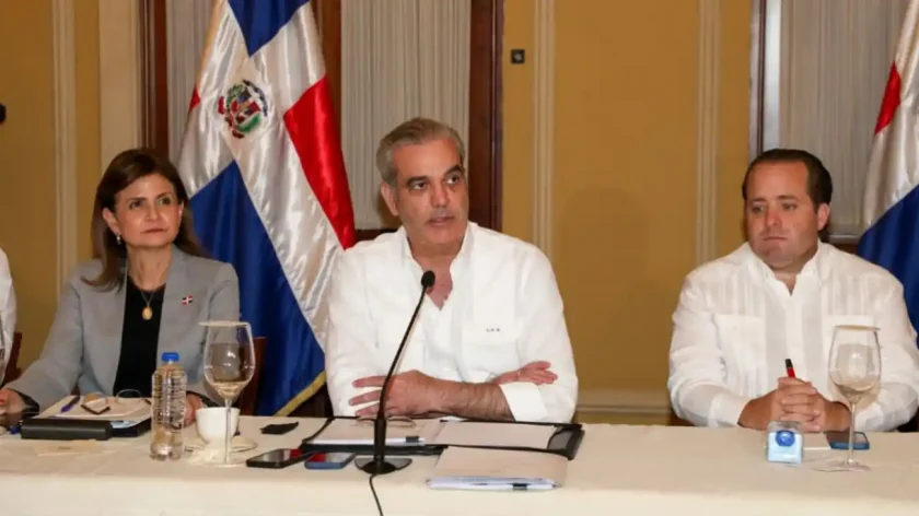 Abinader suspende docencia y labores por tormenta Melissa en RD