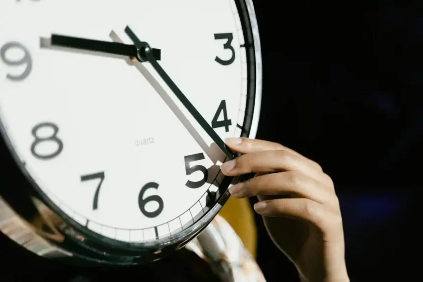 Cambio de hora en USA 2025: este domingo se retrasa una hora