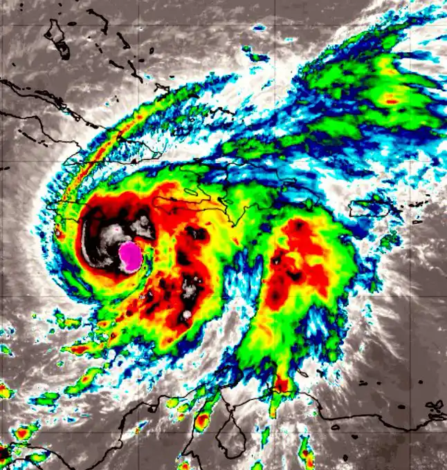 Huracán Melissa se intensifica rumbo a Jamaica y Cuba, alerta máxima en el Caribe