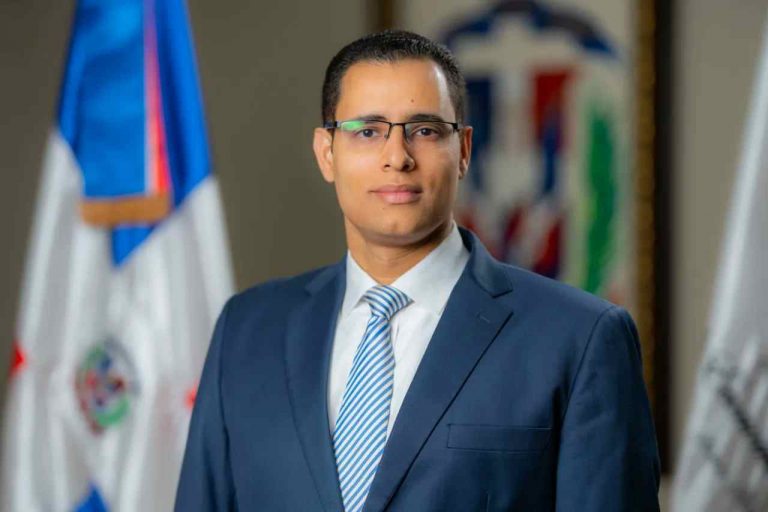 Juan Ariel Jiménez desmiente a Abinader sobre deuda y gasto corriente