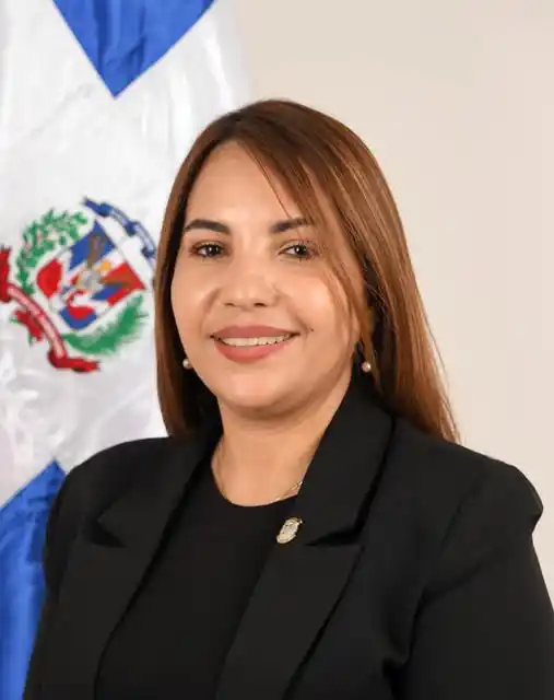 Diputada Jacqueline Fernández aclara separación tras arresto de su exesposo