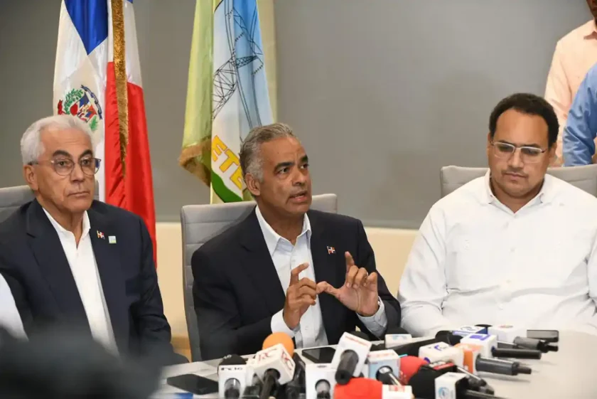 Más de mil megavatios restablecen el servicio eléctrico tras apagón nacional