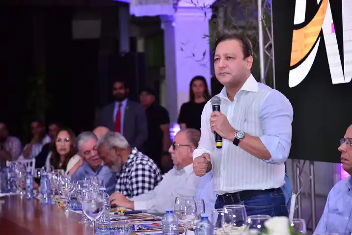 Crisis de agua en Santiago: Abel Martínez exige intervención urgente