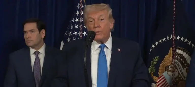 Trump analiza opciones para adquirir Groenlandia, incluyendo uso de ejército, dice Casa Blanca