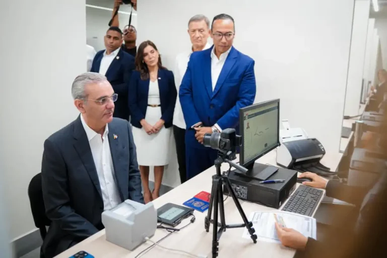 RD inicia implementación del pasaporte electrónico dominicano