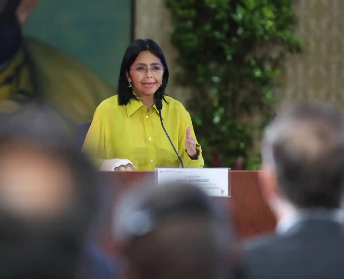 Delcy Rodríguez pide respeto a EEUU tras llegar nuevo diplomático