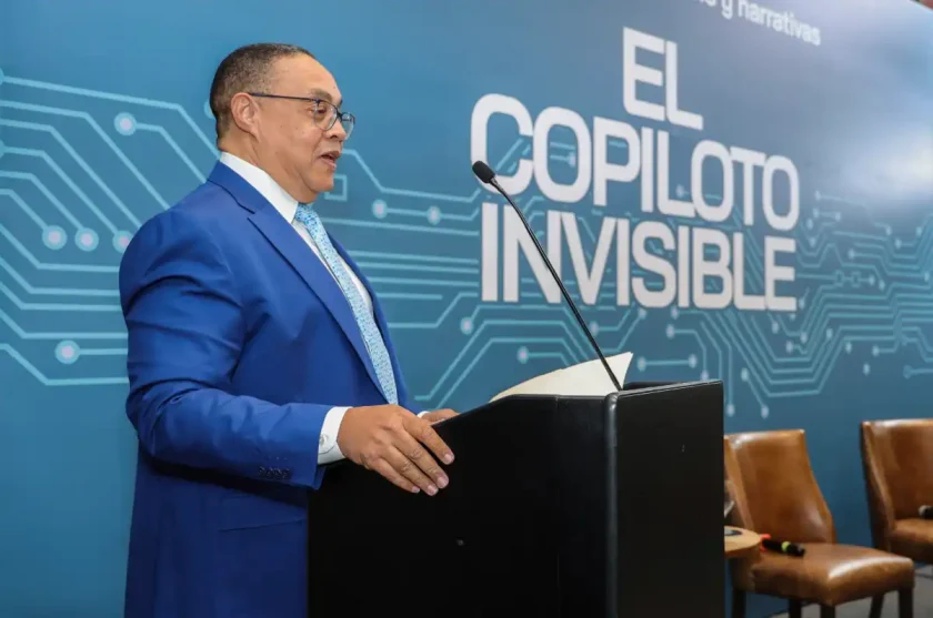 Víctor Bautista lanza libro sobre IA y gestión de crisis en RD