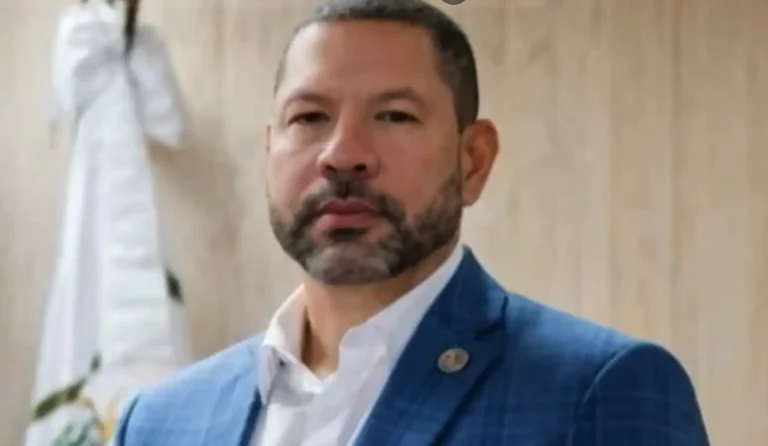 Exsupervisor de la DEA en RD enfrenta cargos federales por fraude migratorio