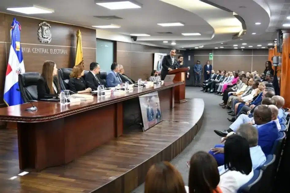 JCE presenta calendario oficial para las Elecciones 2028 y el libro de resultados 2024