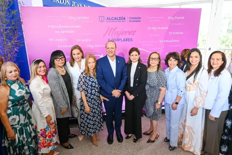 Santiago reconoce a 25 mujeres líderes por su aporte a la sociedad en el Día Internacional de la Mujer