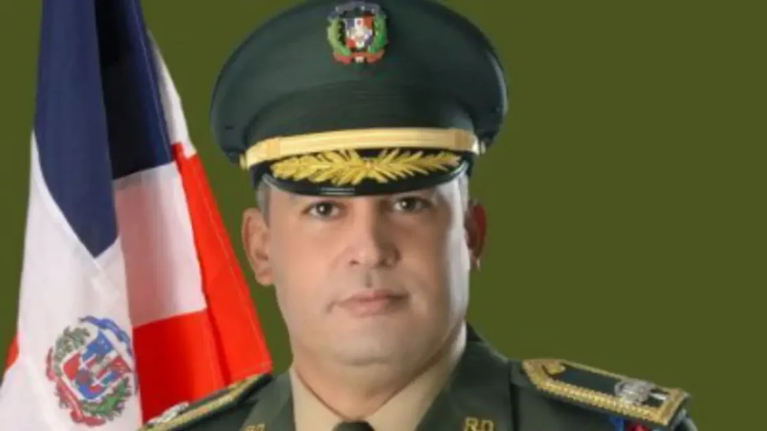 Coronel Douglas Borrell muere de infarto en la Plaza de la Salud