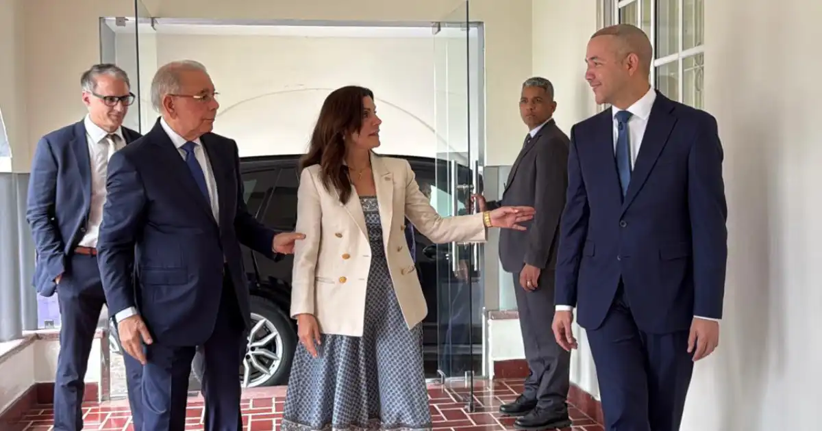 Embajadora de EE.UU. visita a Danilo Medina en sede del PLD