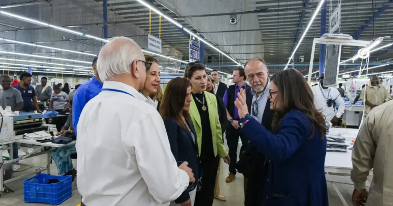 Embajadora de EE.UU. visita CODEVI y respalda modelo binacional en frontera con Haití